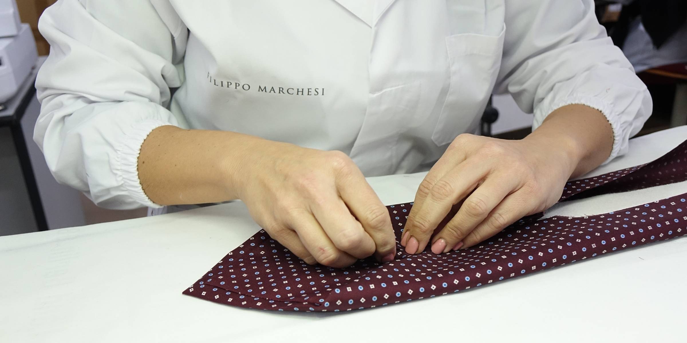 Come nasce una cravatta artigianale: il dietro le quinte