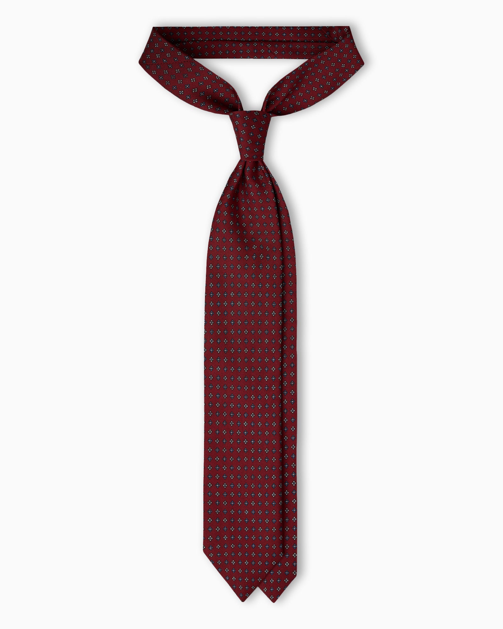 Cravatta in seta inglese floreale bordeaux fatta a mano in Italia, elegante cravatta artigianale con motivo floreale e finitura sartoriale.