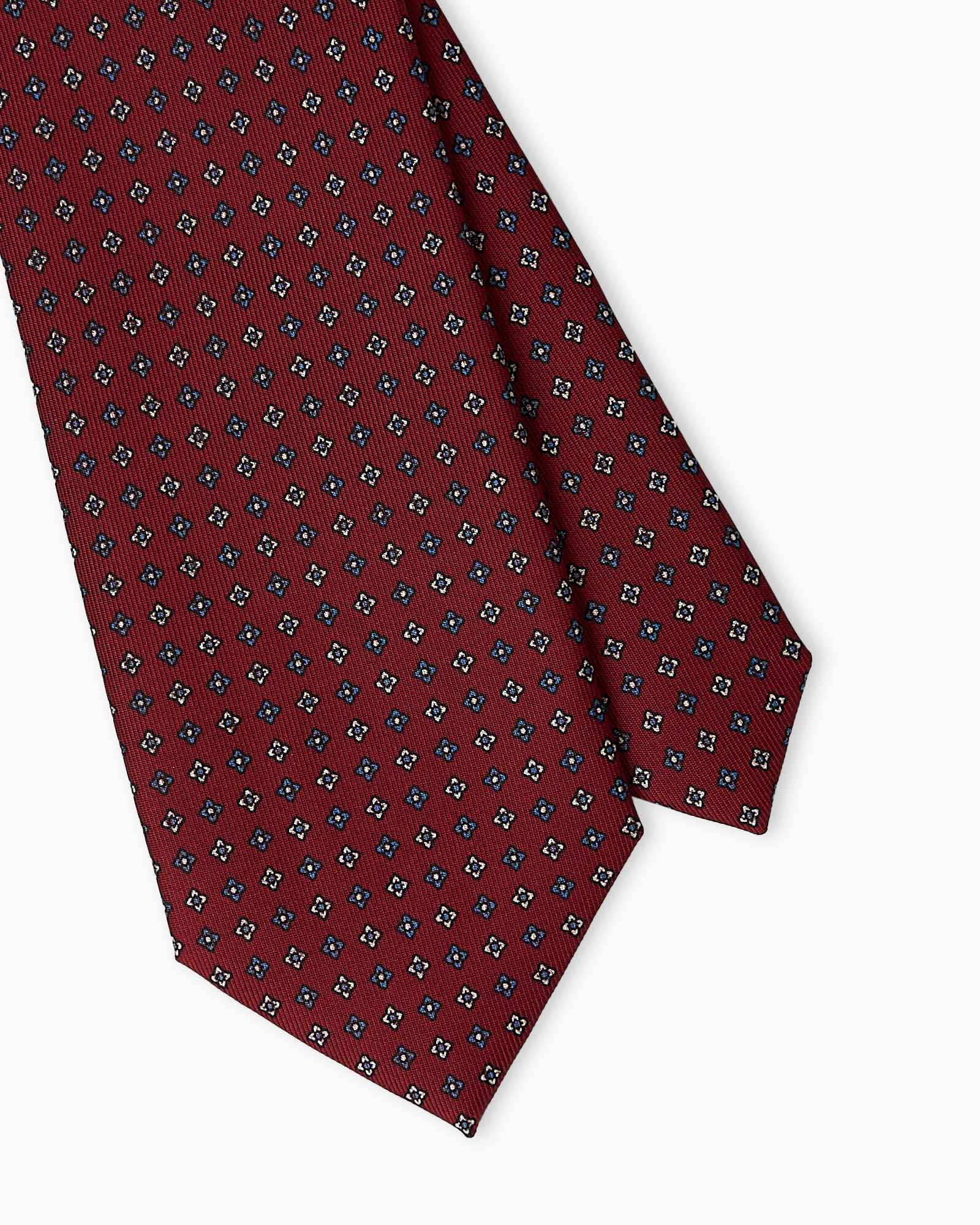 Burgundy English silk tie featuring an elegant floral print, handmade in Italy with premium silk for a timeless and refined look.