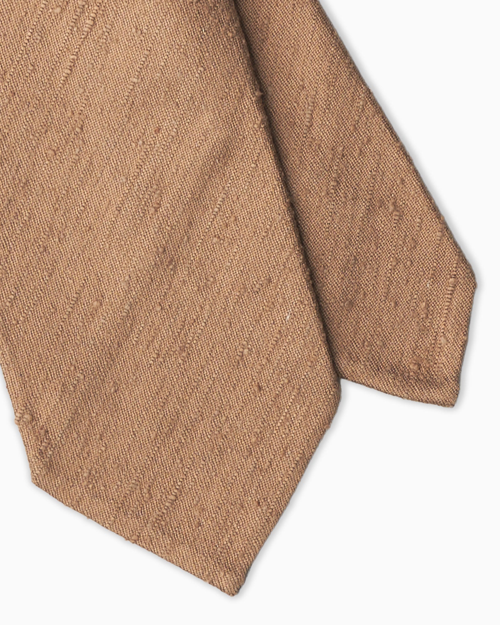 Camel artisanal silk tie in shantung with textured weave